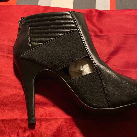 Black heels - Picture 1 of 3